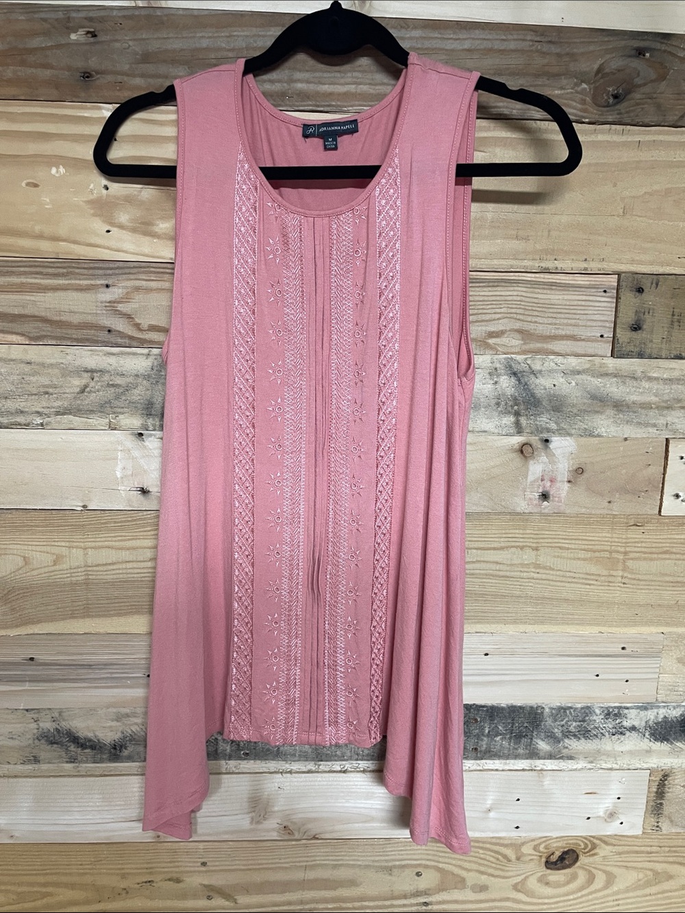 size Med Adrianna Papell blush colored shark bite sleeveless embroidered blouse